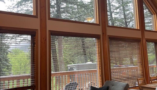 Crowsnest River Chalet - Yeti