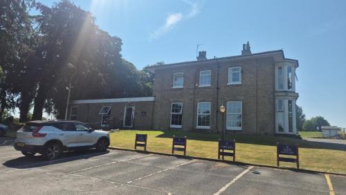 Crowtree Lodge
