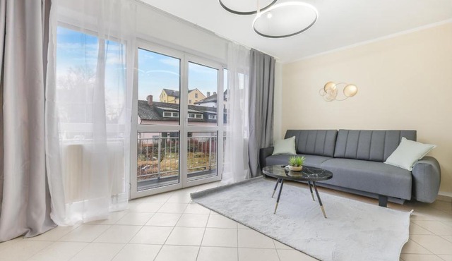 cruwzo I Modern Centrally Located Apartment with Parking