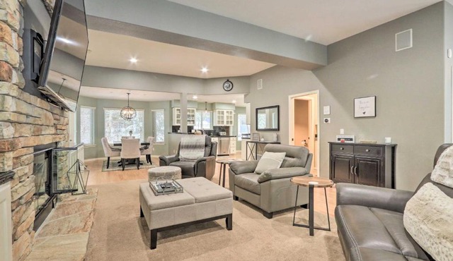 Crystal Bay Home w/Fireplace Near Ski Resorts