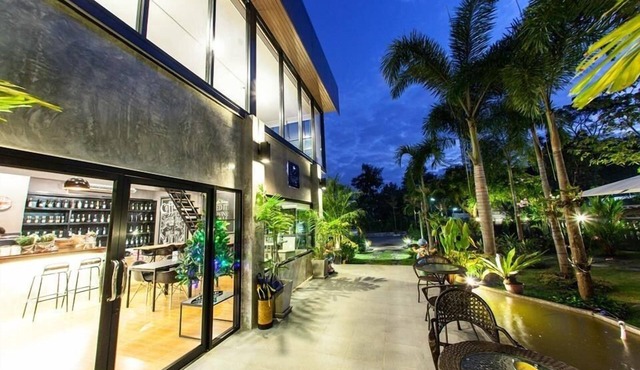 Crystal Box Hotel