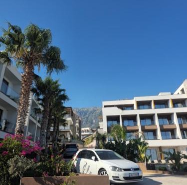 Crystal Coast beachfront apartment