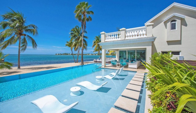 Crystal Waters: Luxe Villa w/Private Pool, Dock and Barefoot Beach Lounge - Walk to The Kaibo!