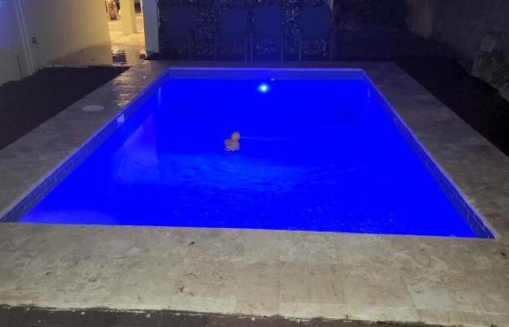 Cuarto con entrada privada y piscina privada