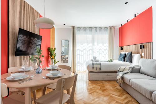Cuatro Caminos Studio by Charming