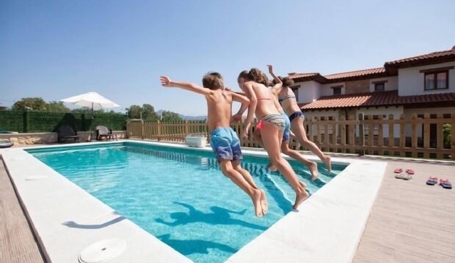 CUATROVISTES/duplex townhouse 6 + 2 seats/3 bedrooms/terrace and garden