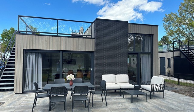 Cube Elite vacation home with top equipment and garden