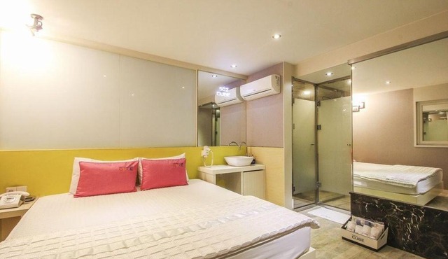 Cube Hotel