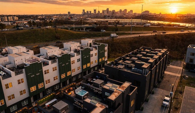 Cumberland Social Near Broadway | Rooftop Hot Tub