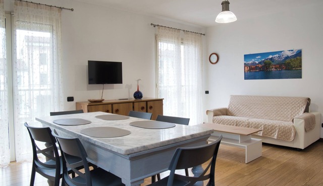Cuor di Pescarenico - Two Bedroom Apartment, Sleeps 6