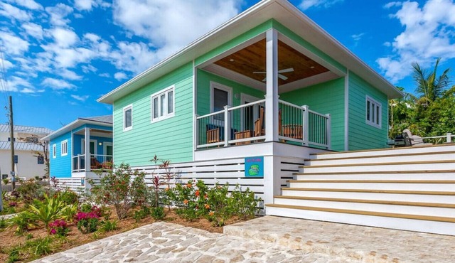 Curly Tail Cottage - Guana Cay, in the Settlement
