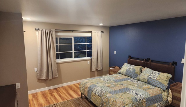 Currently Available 6/6 to 7/5 ONLY. Bright Fircrest Retreat, Private Entry,