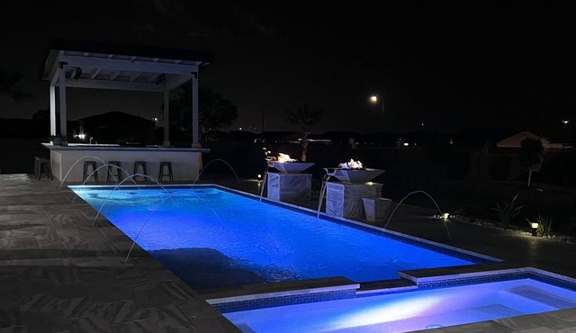 Custom 3500 sq ft home 4 BR 3.5 Ba Pool /10 person spa on 1 acre with RV hookup.