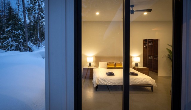 Custom accessible home only 5 minutes to Revelstoke Mountain Resort