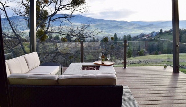 Custom Ashland Home with Fantastic Mountain Views