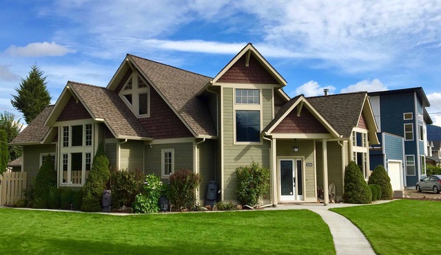 Custom Built Executive Home in Fintry BC