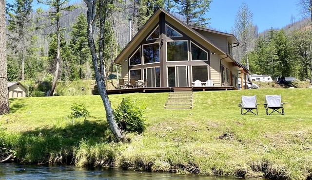 Custom Built Home - Riverfront Home on the McKenzie River
