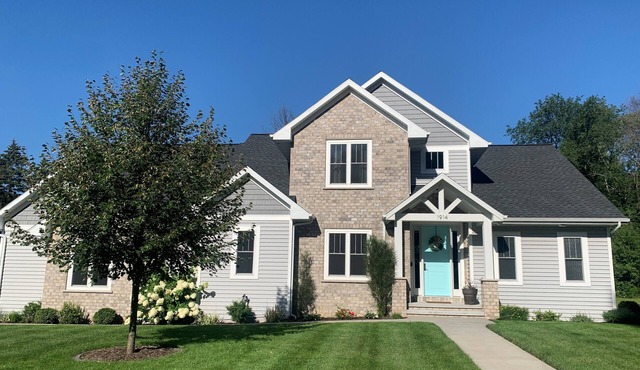 Custom Built Showcase Home near Lambeau!
