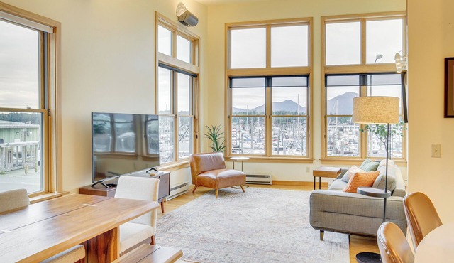 Custom Harborside Loft In the Heart of Ketchikan
