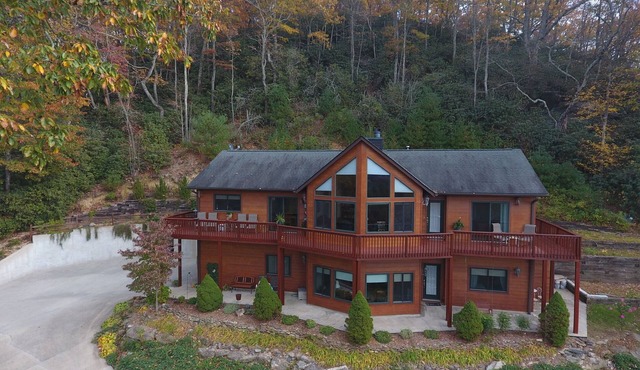 Custom mountainside home - year round Mountain View - Convenient location