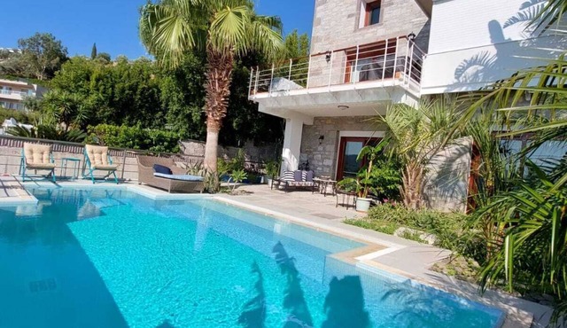 Custome Stone Villa with Gorgeous Castle and Sea View