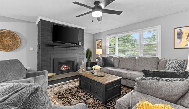 Cute 3BR APT - So Burlington