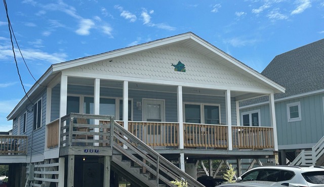 Cute Beach cottage only minutes from the beach!