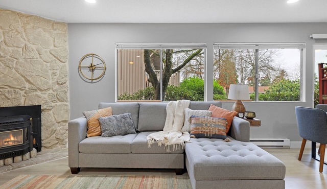 Cute Delightfully Remodeled Spacious Condo by RedAwning