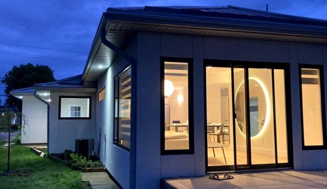 Cute Modern Style Beach Close Cottage in Leamington, Ontario