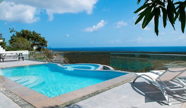 Attractive, spacious house with an amazing sea view.