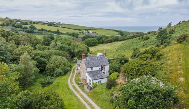 Cwmtawel, Holiday Cottage Ceibwr Bay, Sleeps 4, 3 bedrooms, bathrooms
