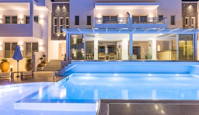 Cyano Hotel