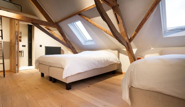 Cycling and group accommodations for 16 guests in the Flemish Ardennes, featuring a cozy café