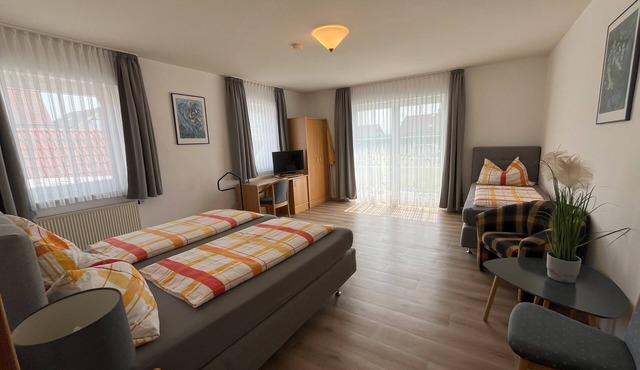 Cyclist-friendly apartment (42 sqm) with south-facing balcony and separate kitchen