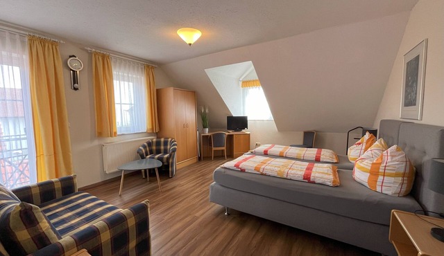 Cyclist-friendly apartment, 2nd floor (42sqm), with balcony and separate kitchen