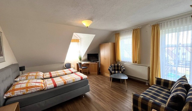 Cyclist-friendly apartment (42 sqm) with west-facing balcony and separate kitchen
