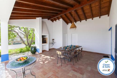 D13 - Eiras Velhas Holiday House in Almádena