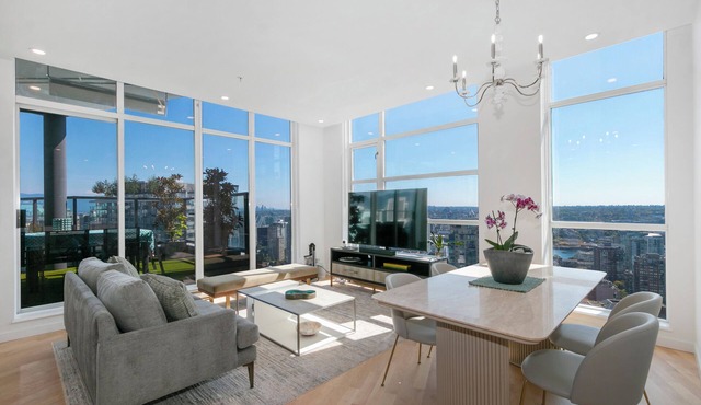 D18 - Amazing 2 Bed Penthouse