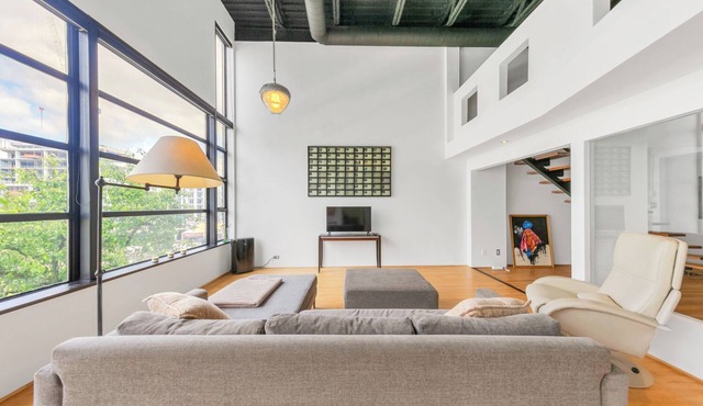 D25 - Large loft in Mount Pleasant