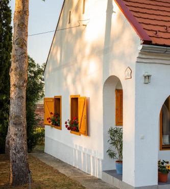 D9 Cottage