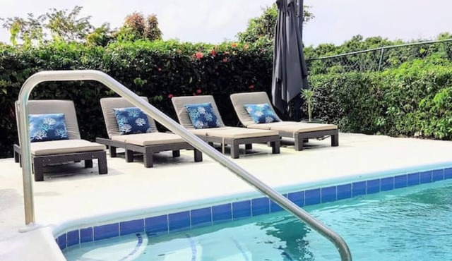 Da Casa a Casa pool house