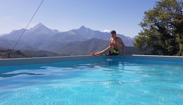 " DA ERCOLE " LUXURY HOLIDAY HOME WITH SWIMMING POOL, JACUZZI AND GARDEN.