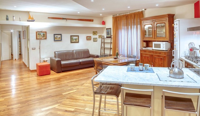 Dai Fiorentini - for 8 people, 2 bedrooms + 1 adjoining, 500 m from beach, in centre