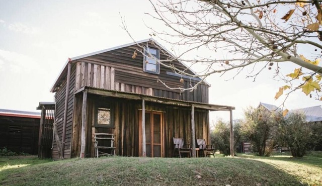 "Dairy" Rustic style accommodation with Mod Cons