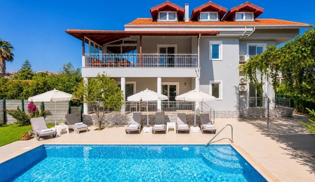 Daisy Villa - Five Bedroom Villa, Sleeps 10