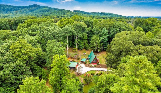 Daltuns Ranch with Hot Tub Game Room Firepit Family Friendly