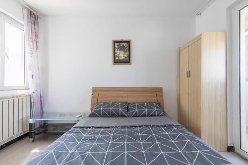 Daming Lake- Baotu Spring- Furong Street- Kuankuanli- 2-bedroom