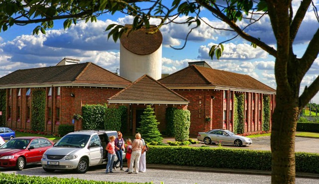 Damon’s Hotel