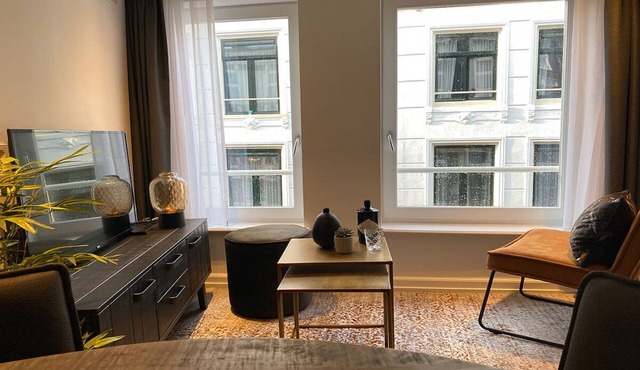 Damrak Short Stay Amsterdam