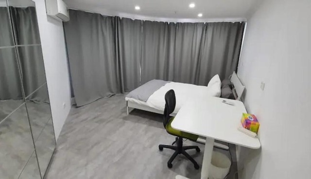 Dana-Spacious Private Room in Shared 2-Bedroom Apartment-2